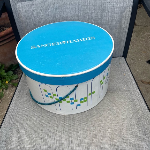 Vintage 1960s Ladies Tan Fur Felt Hat with Back Bow and Hat Box - Picture 14 of 17